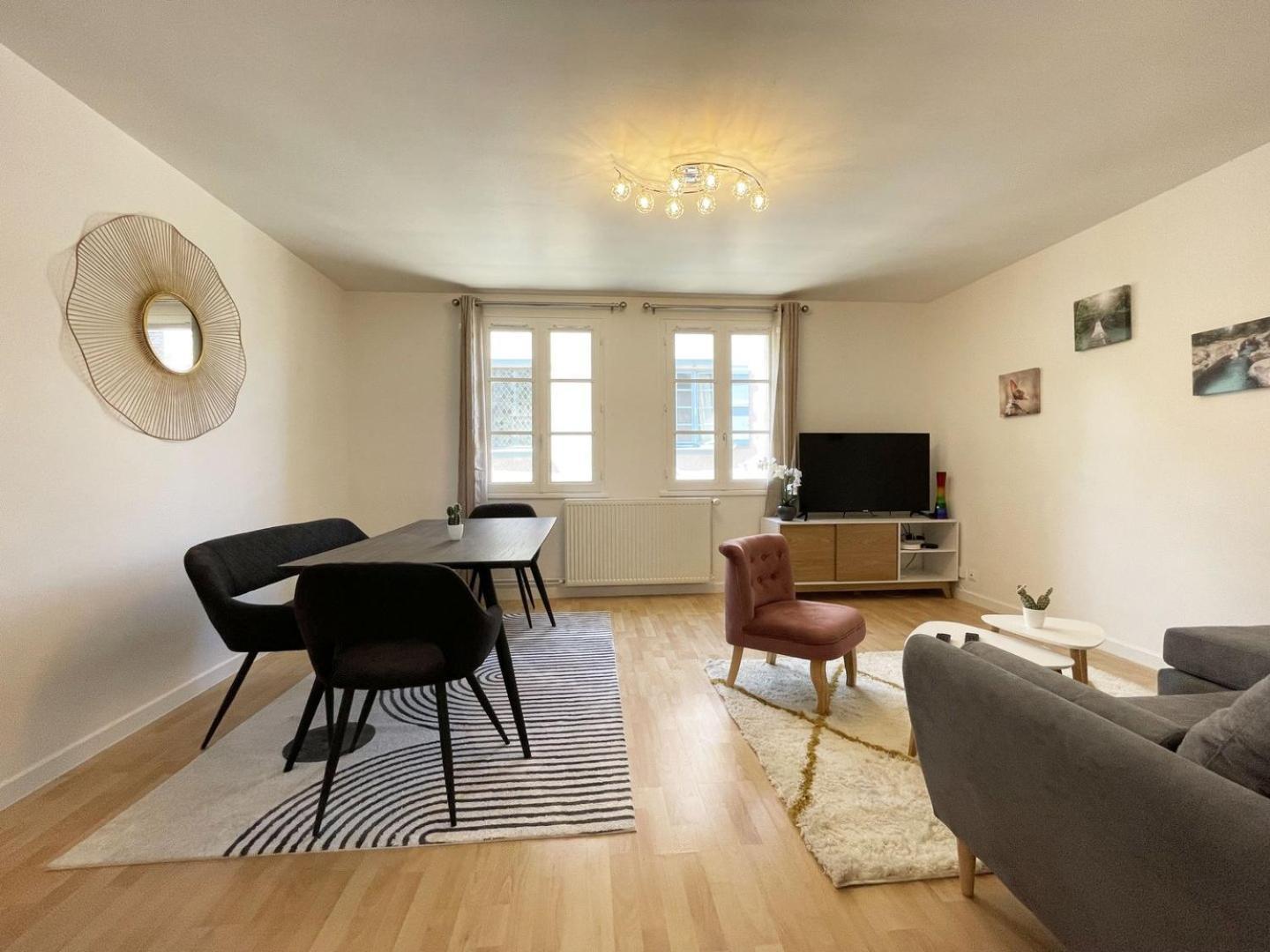 Au Bord De L'Eure - Free Parking Apartment Chartres Ngoại thất bức ảnh